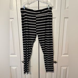 Plus Curvy Size Dark Blue and White Stripped Leggings